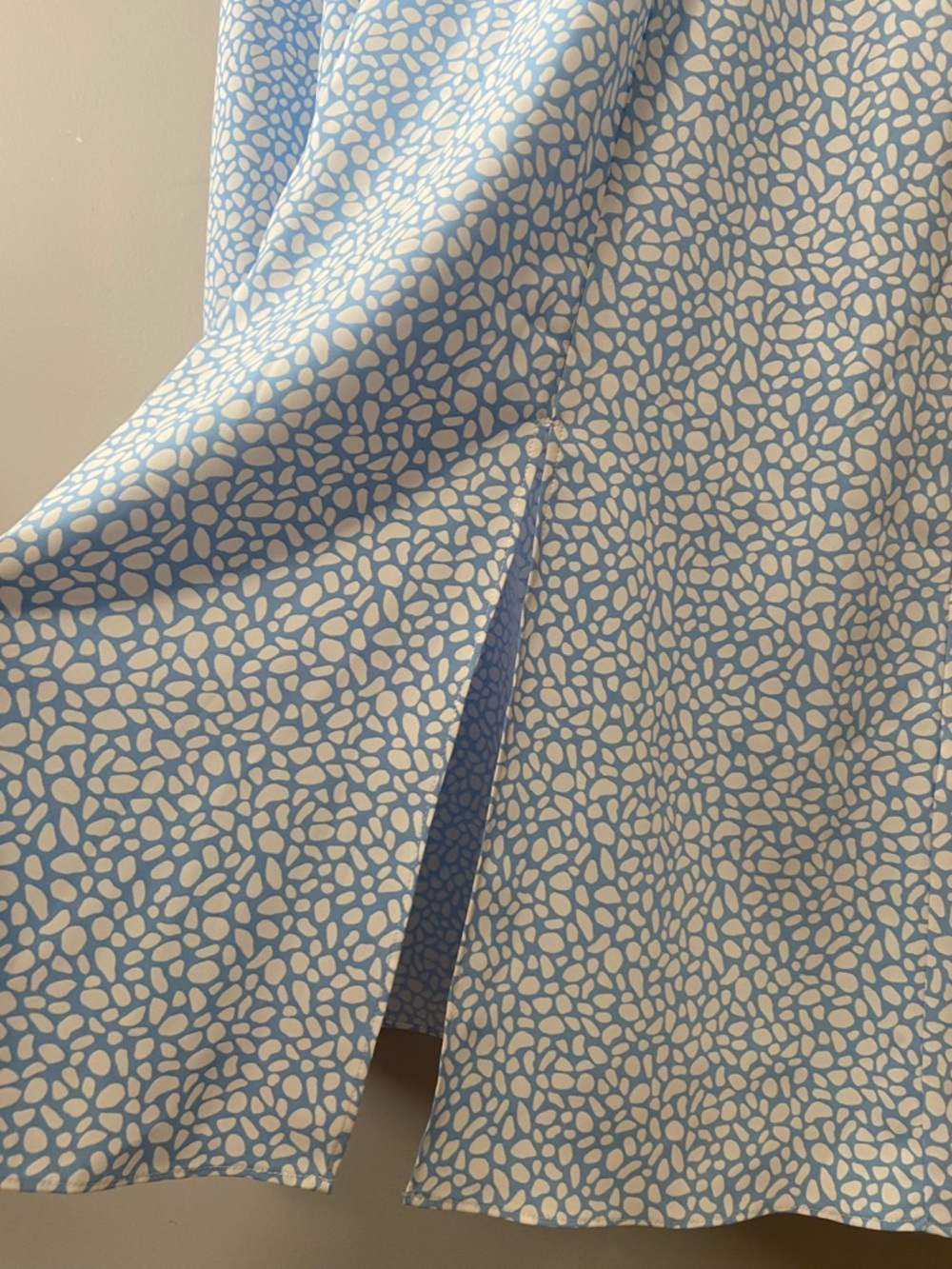 RW&CO. Light Blue Printed V-Neck Midi Dress with Elastic Waist - Picture 4 of 9